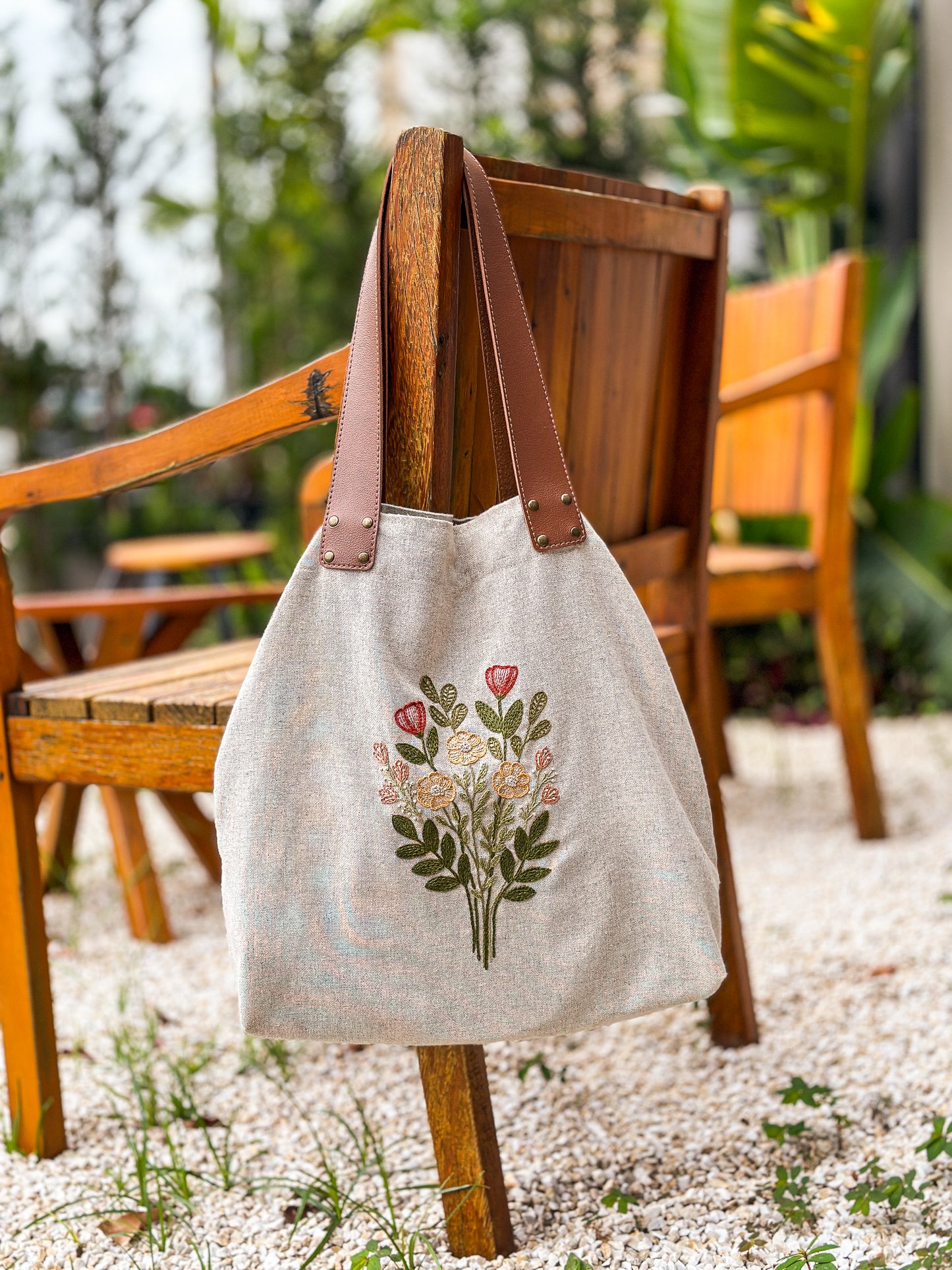 Kit Quero Bordar: Tote bag com risco a laser Ramalhete
