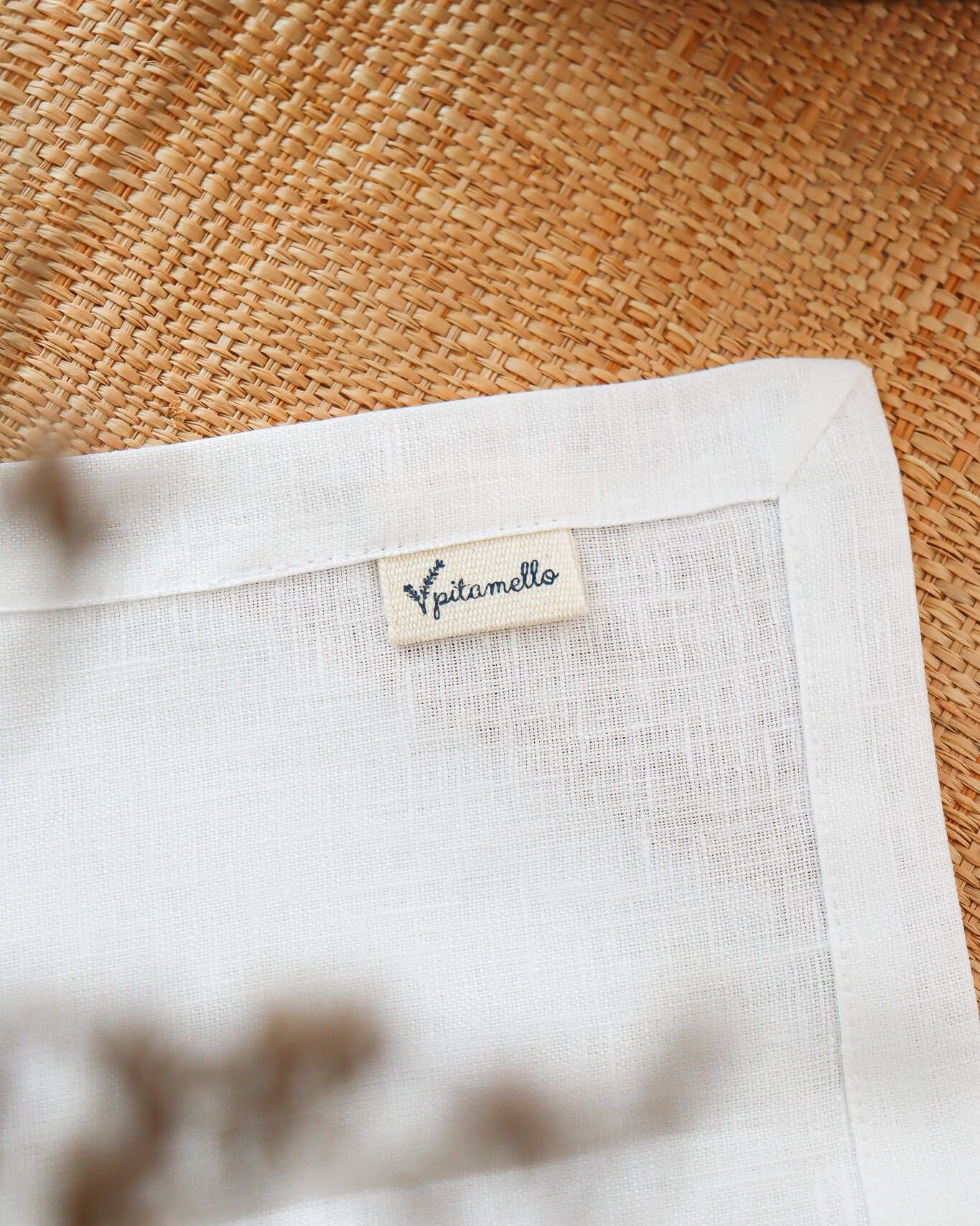 Toalha de Bandeja de Páscoa Coelhinhos Floridos: toalha + entretela adesiva com risco + e-book