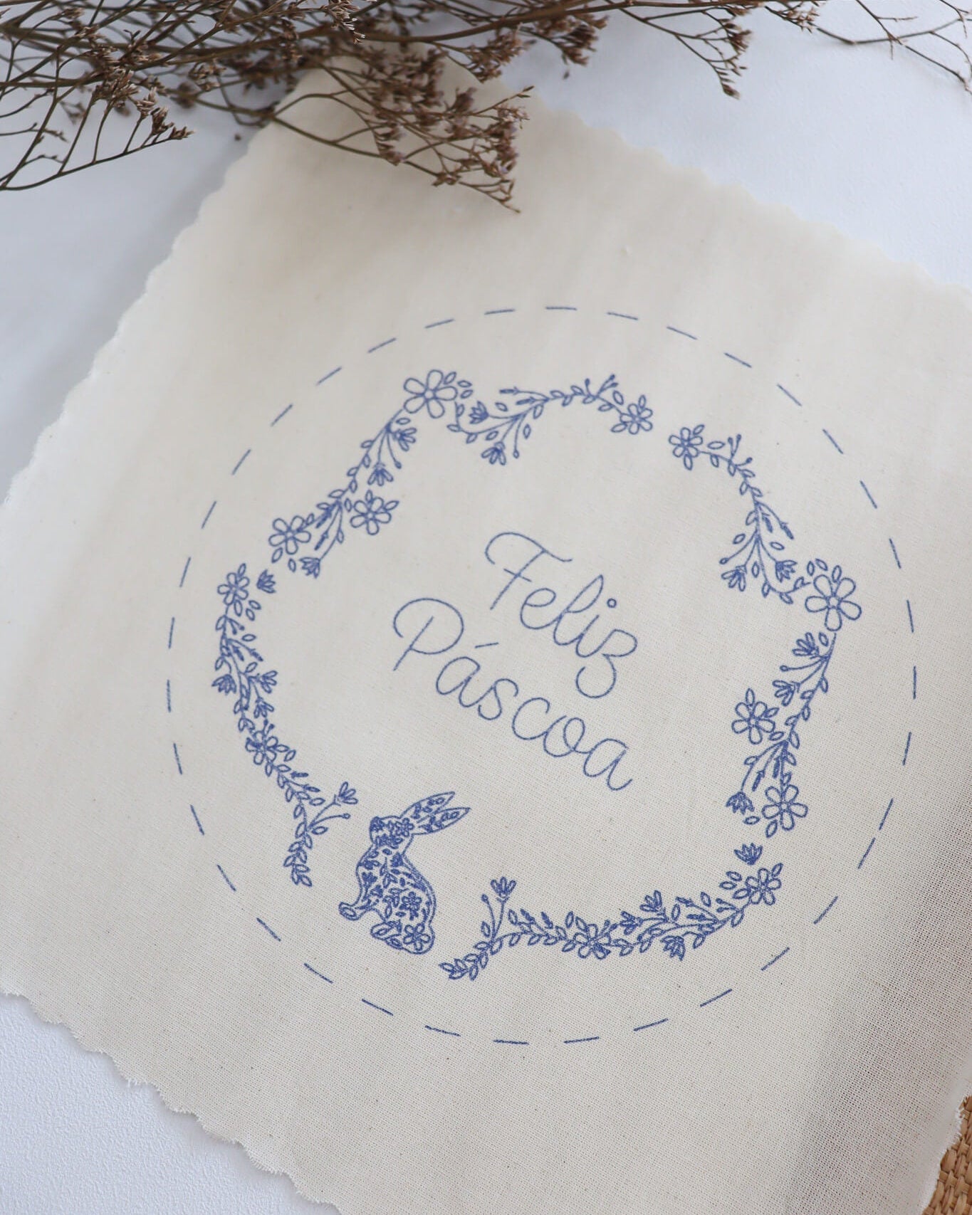 Prontos para Bordar – Tecido Riscado Coelhinhos floridos - Guirlanda