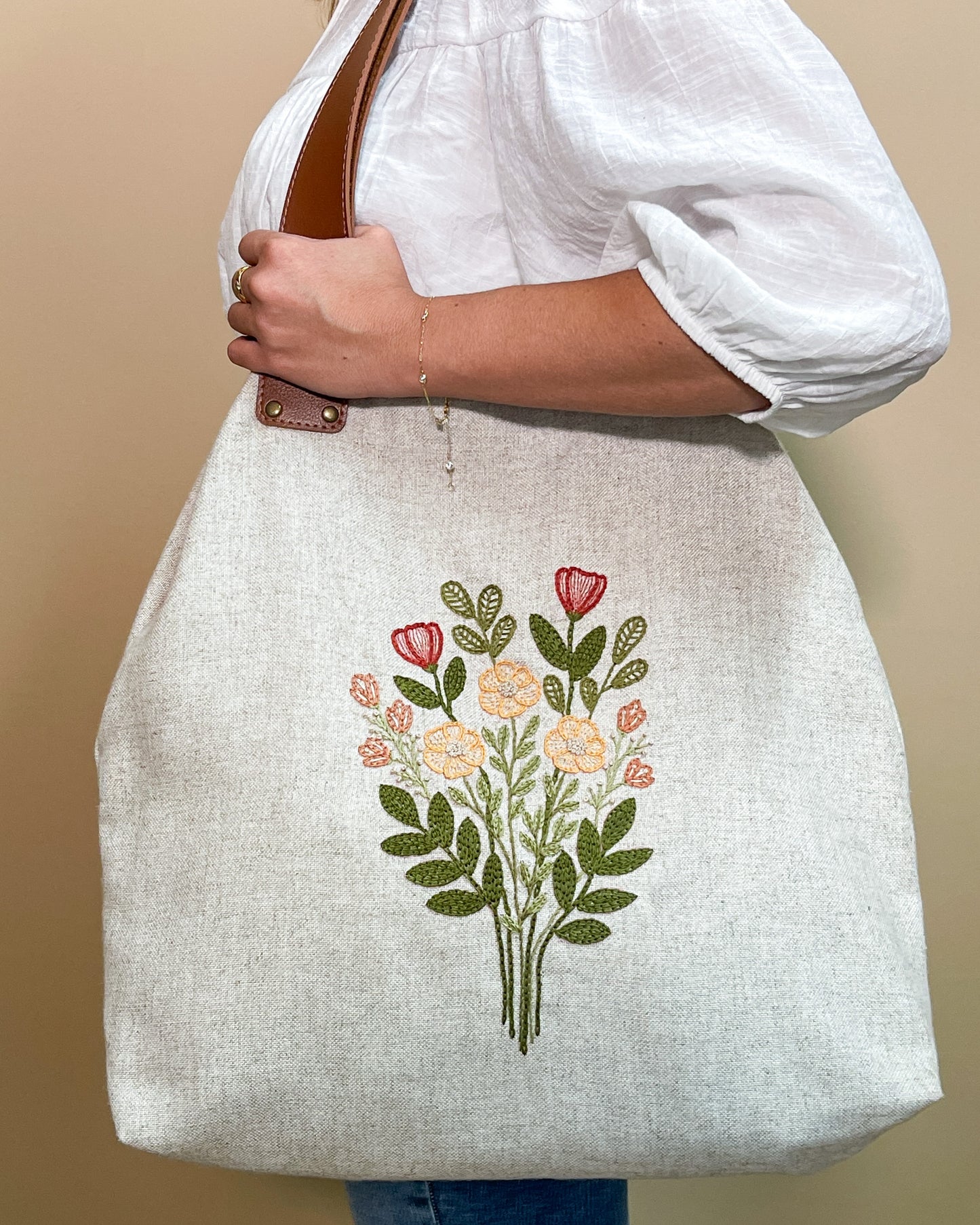 Kit Quero Bordar: Tote bag com risco a laser Ramalhete