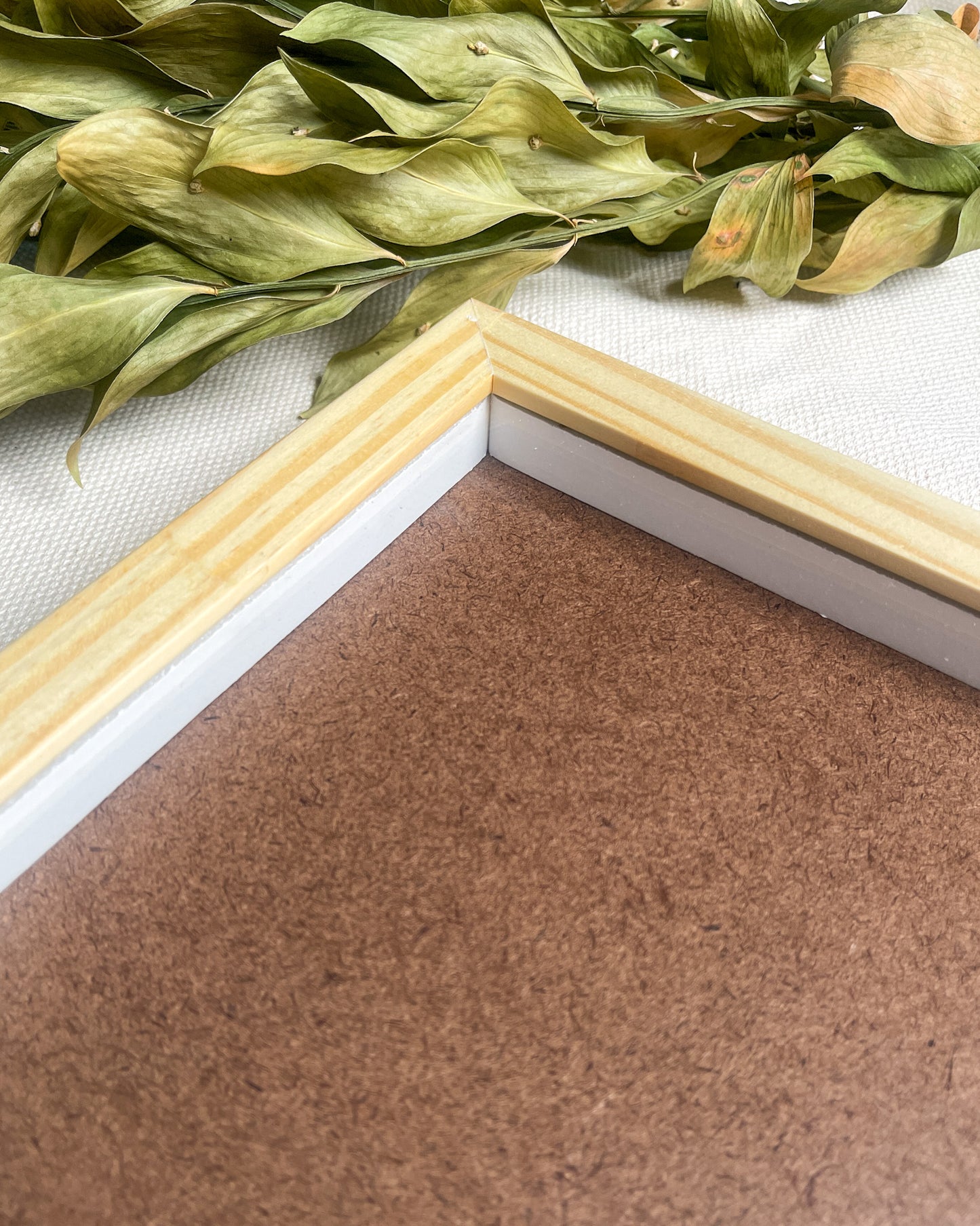 Moldura com vidro caixa alta natural