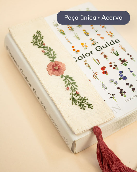 Marca páginas com tacel bordado floral  | Peça única - Acervo
