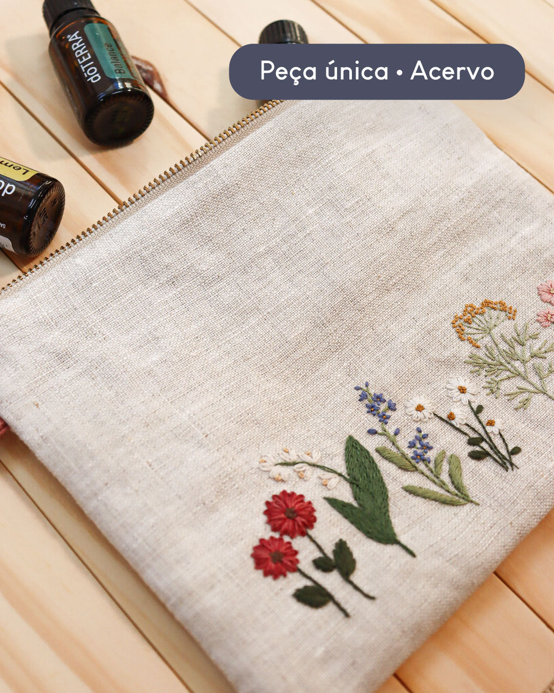 Necessaire bordada Florir o dia natural costura manual - Peça única • Acervo