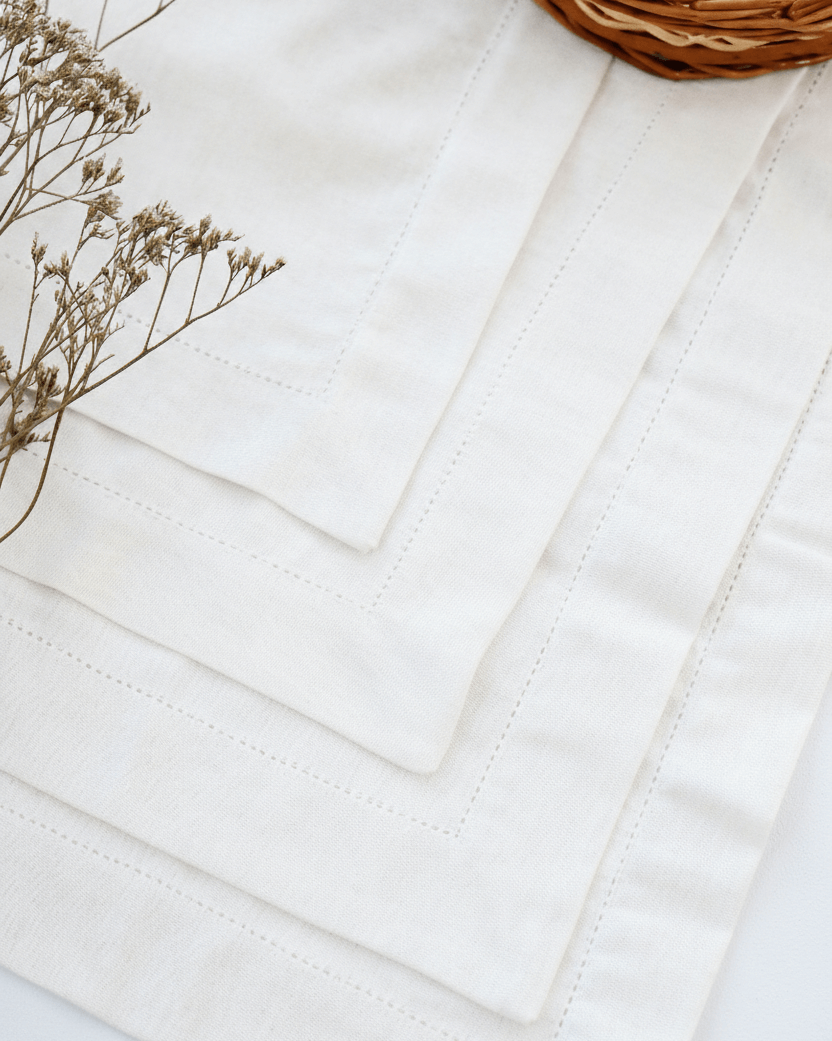 Guardanapo de Páscoa Coelhinhos Floridos: guardanapo + entretela adesiva com risco + e-book