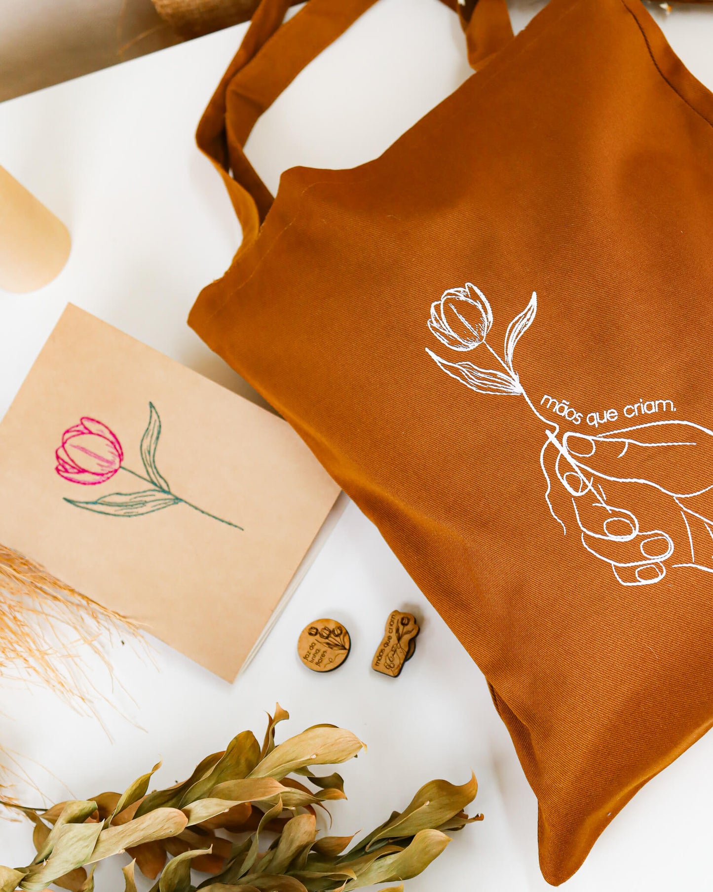 Combo Mãos que Criam - Kit Caderneta Tulipa + Ecobag + Segura Agulha