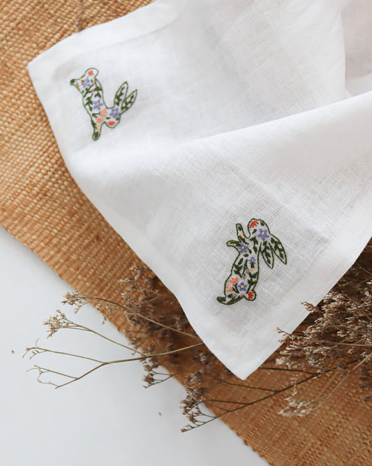 Toalha de Bandeja de Páscoa Coelhinhos Floridos: toalha + entretela adesiva com risco + e-book