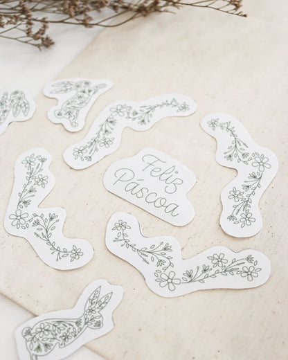 Caminho de Mesa de Páscoa Coelhinhos Floridos: caminho de mesa + entretela adesiva com risco + e-book