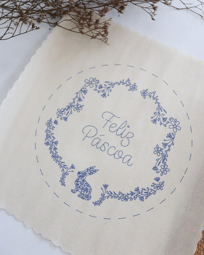 Prontos para Bordar – Tecido Riscado Coelhinhos floridos - Guirlanda