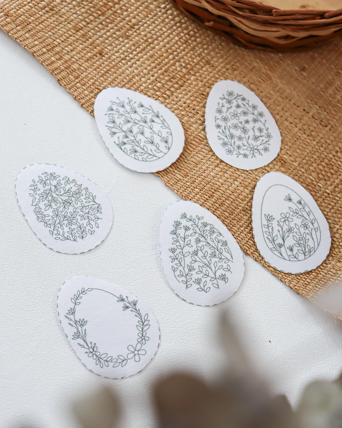 Ovos Floridos: entretela adesiva com risco impresso + e-book