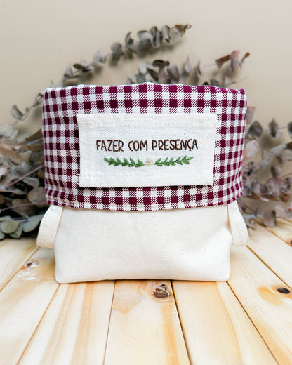 Cesta Inspira para bordar xadrez vinho duo