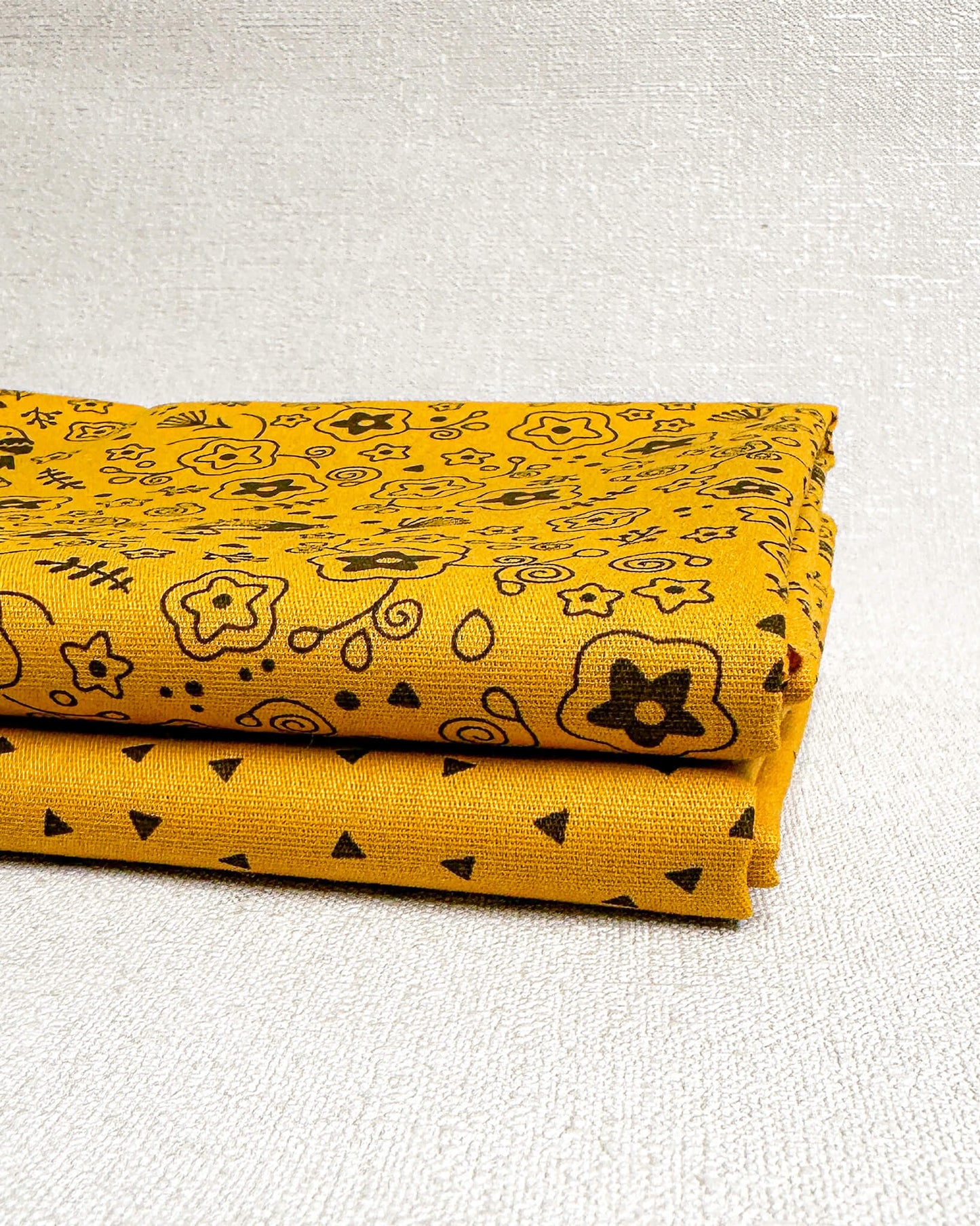 2 cortes Fat quarter de tricoline estampado mostarda