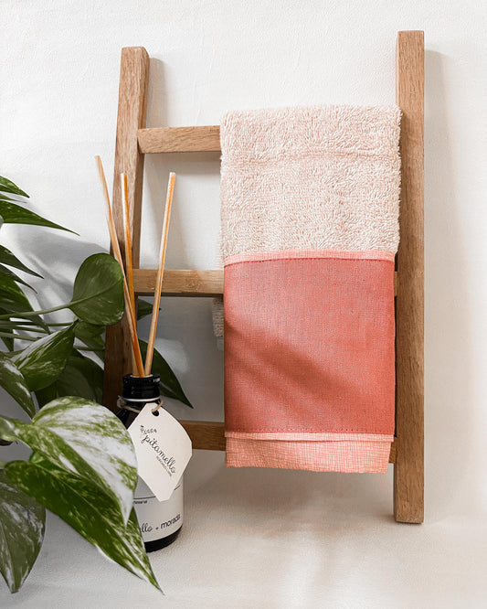 Toalha de Lavabo para Bordar - Barrado em Linho Puro e Acabamento em Tricoline