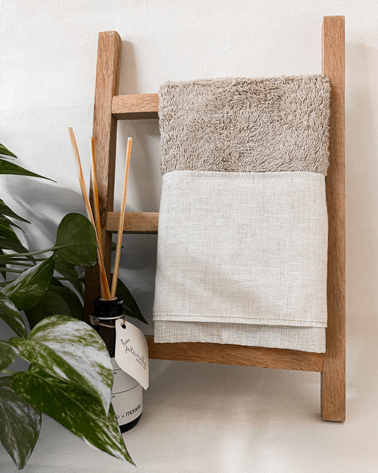 Toalha de Lavabo para Bordar - Barrado em Linho Puro e Acabamento em Tricoline