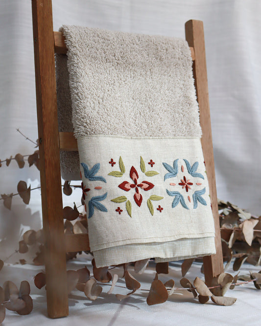 Floret - Toalha de lavabo bege + entretela adesiva com risco + e-book