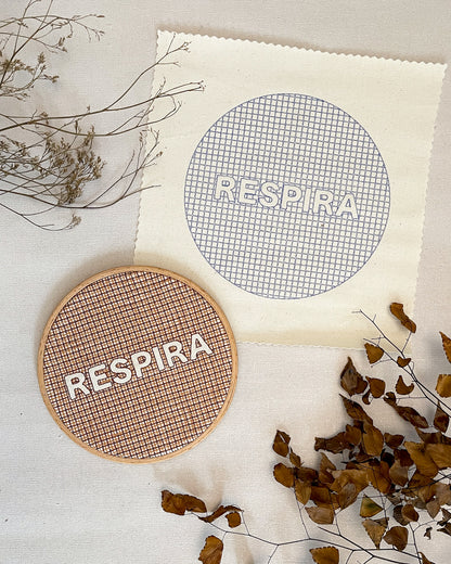 Kit 2 tecidos com risco impresso Ed. 38 - Textura em treliça