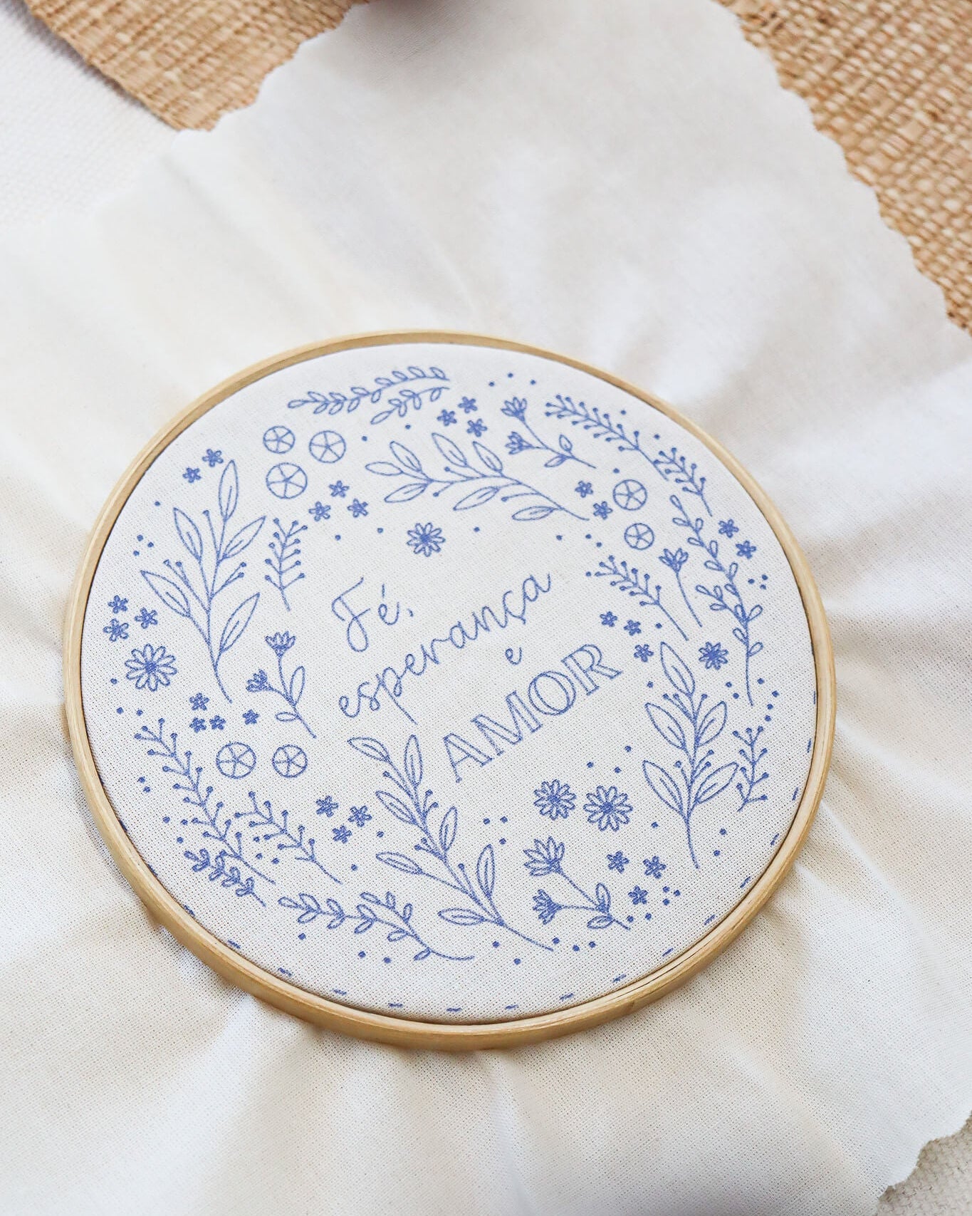 Prontos para Bordar - Tecido Riscado Floral com frase | Segredos