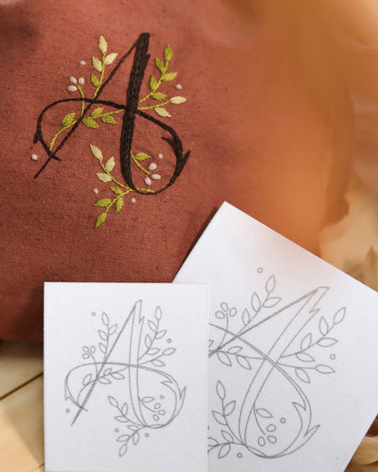 Aplique e Borde - Kit entretela adesiva Monogramas | Ponto a Ponto 48