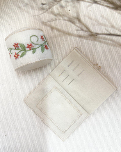 Conjunto Agulheiro de Mesa e Livro Agulheiro cru | Peça única - Acervo