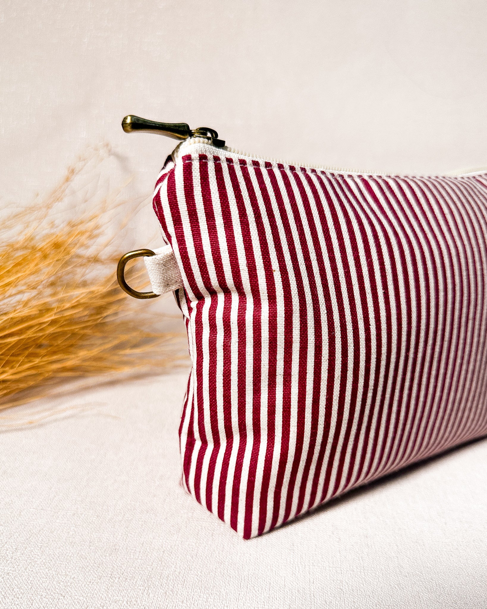 Necessaire Inspira para bordar listrada vinho