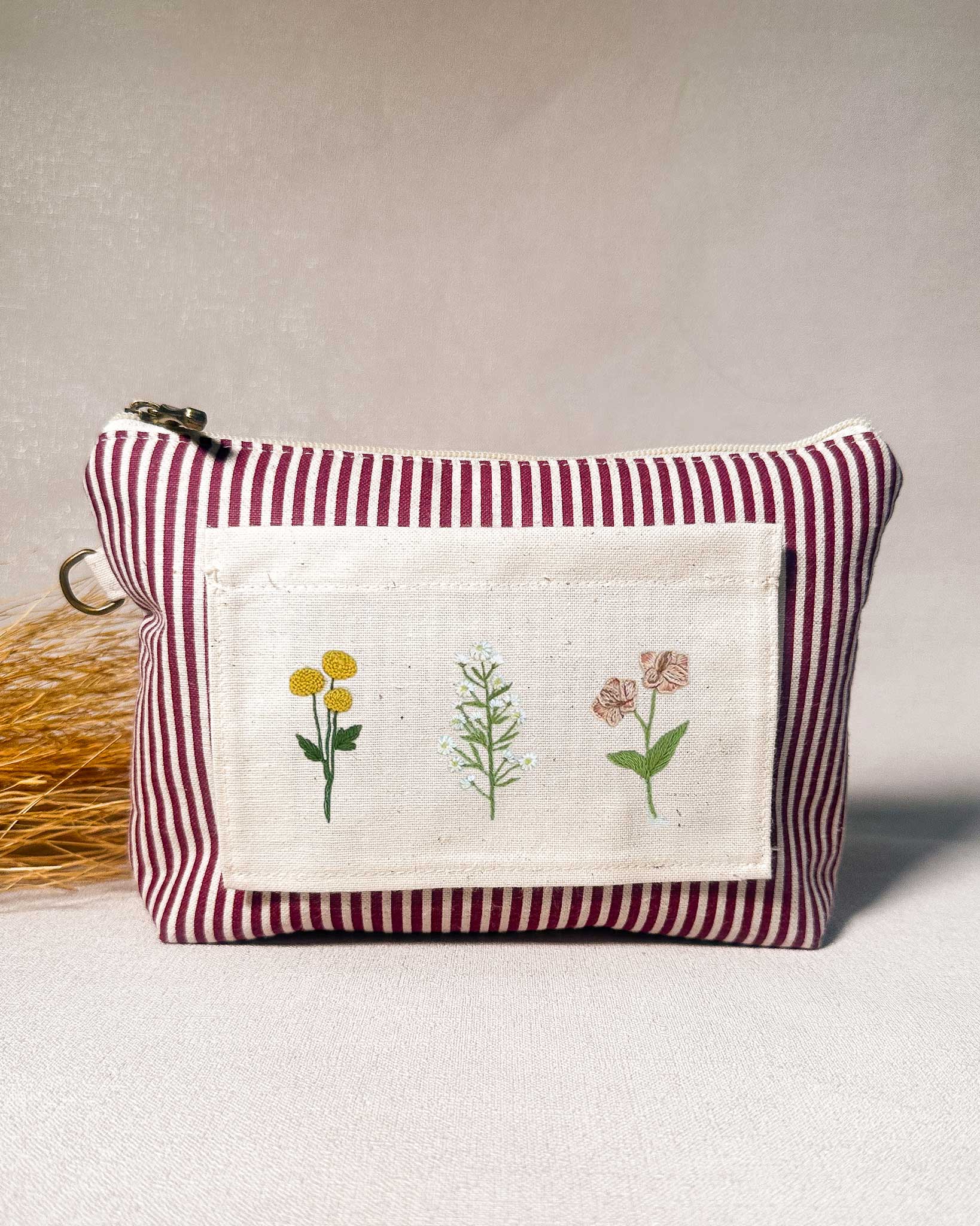 Necessaire Inspira para bordar listrada vinho