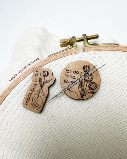 Combo Mãos que Criam - Kit Caderneta Tulipa + Ecobag + Segura Agulha