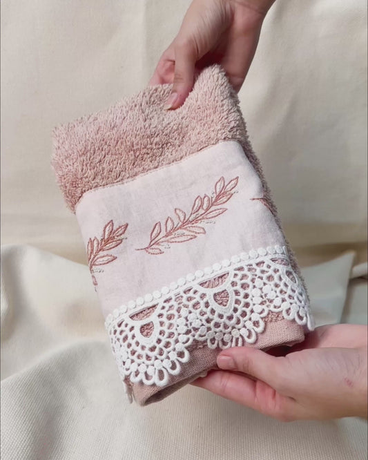 Toalha de lavabo rosa bordada Ramos | Peça única - Acervo