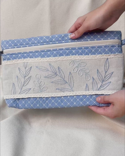 Necessaire pirjo G azul bordada Ramos  | Peça única - Acervo